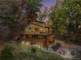 Camp Dancing Bears - Wifi, Riverfront, Pet Friendly, Fire Pit, Grill, Deck, Fishing, Games, Fireplace, King Bed
