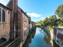The Knights Apartment, Eastbridge Hospital