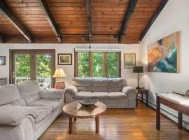 Spacious 4 Bedroom with AC Dog Friendly