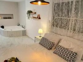 נווה שחר- צימר משפחתי מקסים עם ג'קוזי פרטי ובריכה ליד הכנרת