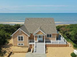 Waterfront Private Beach Panoramic Views, ξενοδοχείο σε Eastham