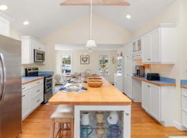 Half Mile to Earle Rd Beach, hotel v destinaci Harwich Port