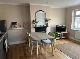Lovely Ealing 3 Bed Flat, khách sạn ở Ealing