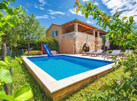 Casa Karnevali, Hotel in Žminj