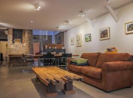 Galerie Nakai Art B&B，位于图尔尼的酒店