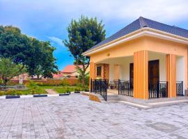 Luxurious 3 bedroom bungalow in Kampala，位于Namugongo的酒店