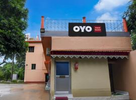 Hotel O QUEEN HOTEL RESTAURANT BANQUET, hotell i Khalsini