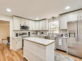 Comfort and Convenience! Home 3 Mi to Dtwn Wilson, hotel u gradu 'Wilson'