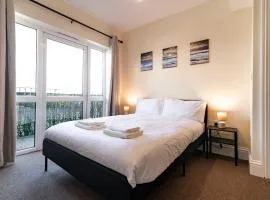 2 Bedroom Flat - Harbour and Town Centre