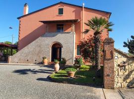 Lovely Apartment In Cecina, хотел в Чечина