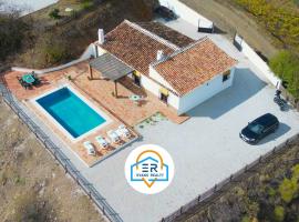 Evans Realty CH Casa Rural Piscina Vistas top، فندق في Almáchar