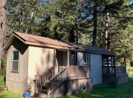 Tall Trees Cabin in a Campground - Plain and Simple, hotel in Klamath