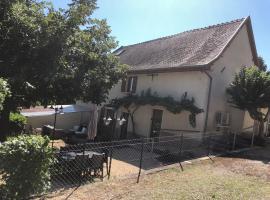 Gîte La Chaumine, hotel a Brangues