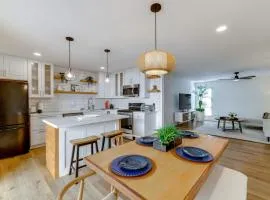 Walk to Canal Trail! Condo w/ Pool in Scottsdale