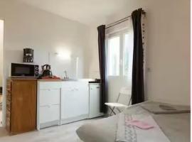 Envol du Phénix - Studio Phenix 20 m² avec jardin, Hotel in Plouédern