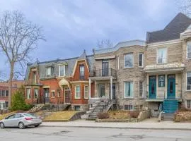 2 BDRS at DT-Near 2 metros, Atwater Market, Concordia