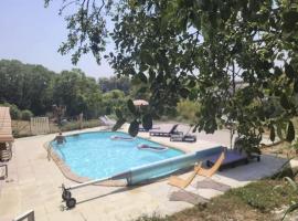 Le Cottage du Lavoir-La P'tite Maiz, hotel i Bourg-de-Visa