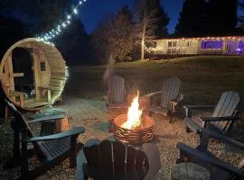 Cozy River Side Home, Sauna, Wood Stove and Fire Pit