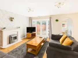 4-Bed Home for Contractors - Parking - Walk to Hospital