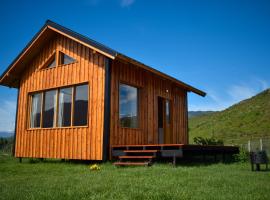 Chalet con vistas a las montañas, hotel i El Hoyo
