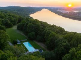 Pool Cottage at Roundtop Estate couples oasis, hotel en Wrightsville