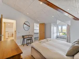 Magnificent Getaway - Tennis, Climbing & More!