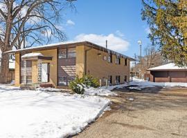 Fresh and Fabulous in Fridley-2, hotel a Fridley