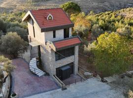 Moonvalley, ξενοδοχείο 