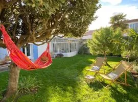 Les Pierres Salées, Family home