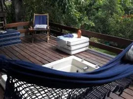 Suíte no Jardim, varanda com hidro, praia do Engenho d água Ilhabela