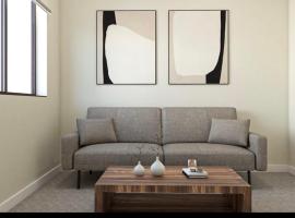 Luxurious Bedroom and Living room in a House, Hotel in Romford