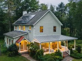 Charming Farmhouse Secluded Water Views Firepit