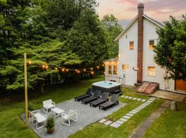 Roebling House 1850s Cabin Hot Tub Fire Pit, khách sạn ở Lackawaxen