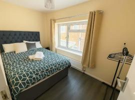 Spacious 4 Bed Contractor House Free Parking, hotel in Maidenhead
