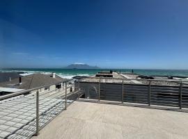 The Lighthouse - Beachfront, hotel in Cape Town