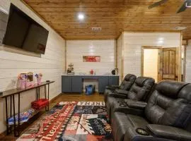 Whispering Winds, Luxury Cabins, Sleeps 22