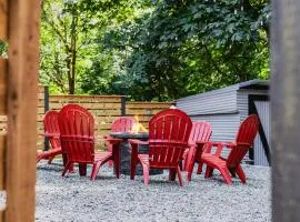 Creekside Deck Covered BBQ Fire Pit King Bed