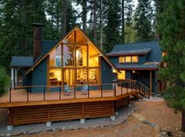 Retreat with Lake Access Deck Modern Interior Agate Peak by Avantstay