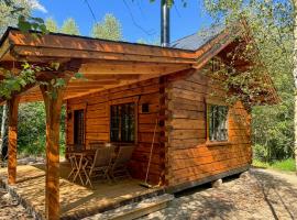 Authentic Log Cabin In Forest Near Ejstrupholm, hotel en Ejstrup