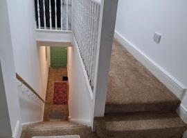 home from home 2 bed flat, Hotel in Kingston upon Thames