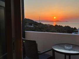 Akrothalassia、アダマスのホテル