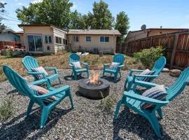 Family Fun Retreat - 6BR Home with Mini Golf BBQ and Yard