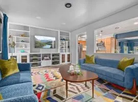 6BR Family Retreat with Games Billiards Mini Golf BBQ and Yard