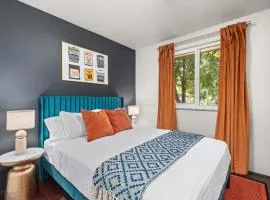 6BR Family Retreat with Games Billiards Mini Golf BBQ and Yard