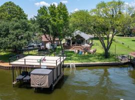 Lakeview Oasis with Patio, Dock & Black-stone Griddle, hotel em Mabank