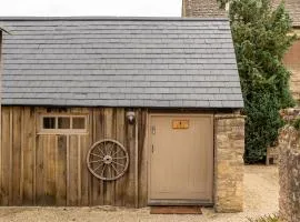 The Henloft Cotswolds Farm Stay With Pool