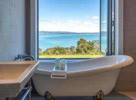 The Keep at Woodside Bay，位于Waiheke Island的酒店