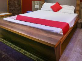 OYO 66335 Hotel Manthan, ξενοδοχείο σε Top