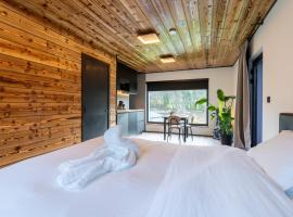 ZenArden - Ninglinspo Valley view Lodge, viešbutis mieste Aivai