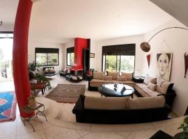 Cosy and Spacious 4BR villa 5 min to Hay Riad, Hotel in Temara